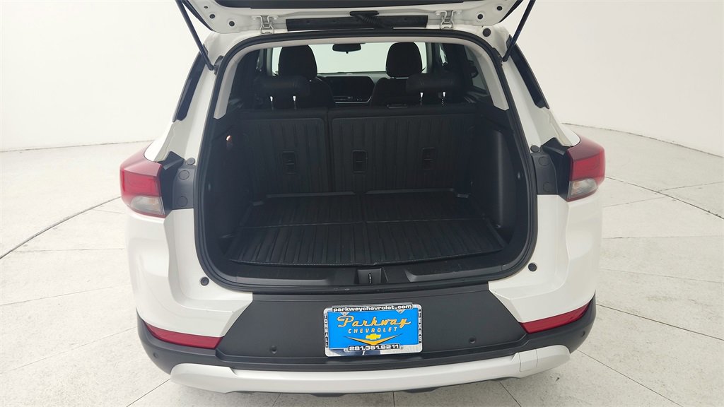 Certified 2024 Chevrolet TrailBlazer LT w/ Driver Confidence Package image 34