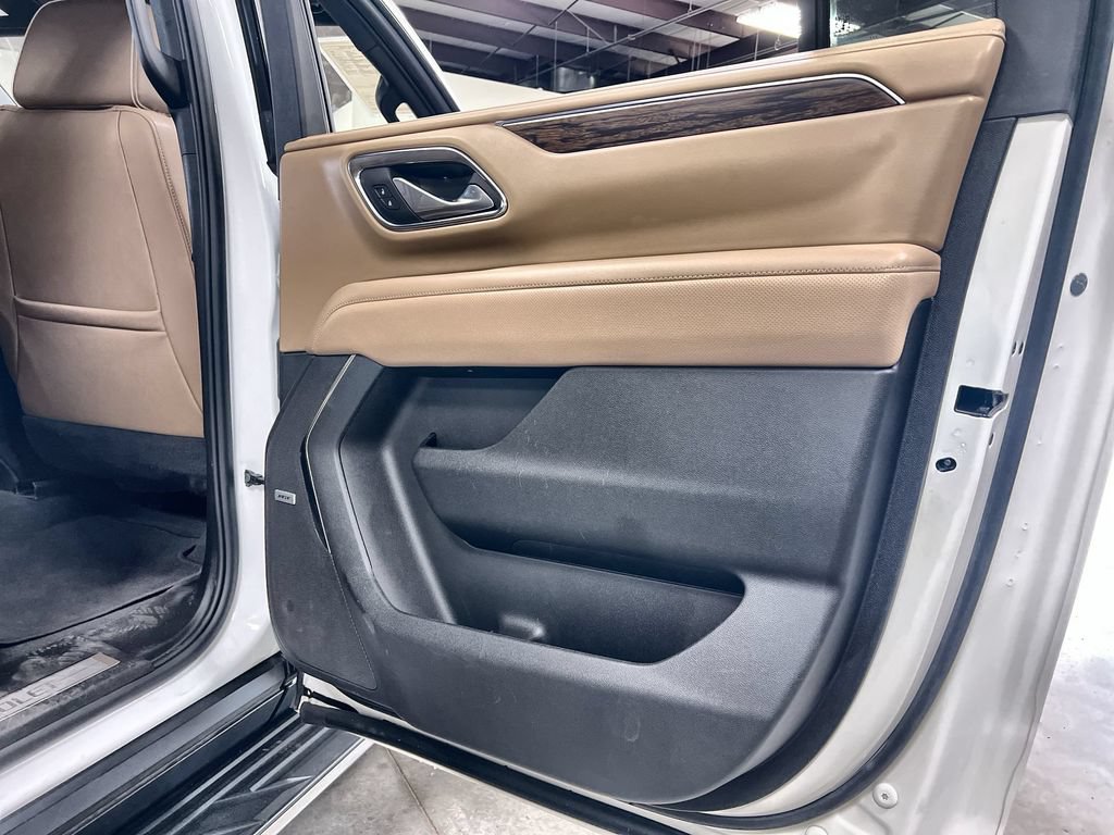 Used 2024 Chevrolet Suburban Premier RWD image 25