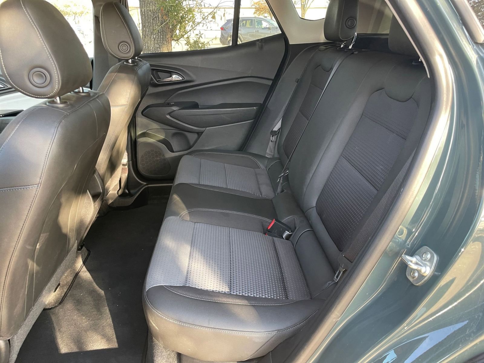 Used 2025 Chevrolet Trax LT FWD image 27