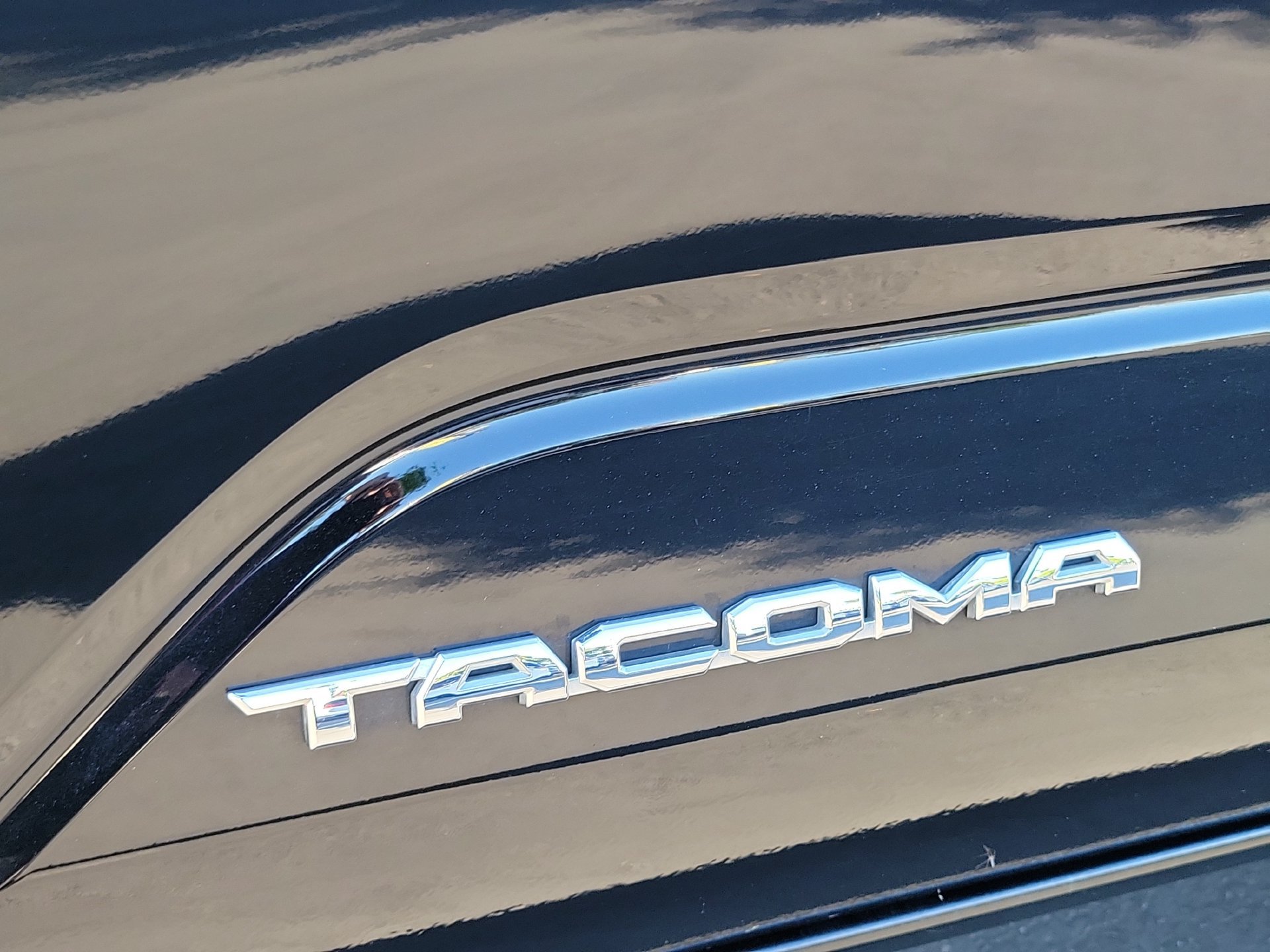 Used 2024 Toyota Tacoma SR5 AWD/4WD image 9