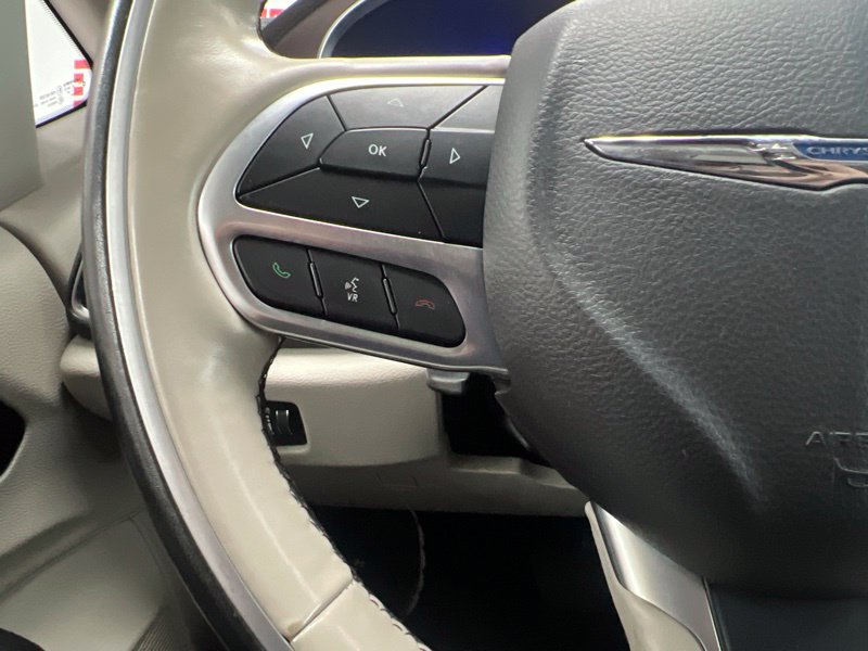 Used 2019 Chrysler Pacifica Limited FWD image 24