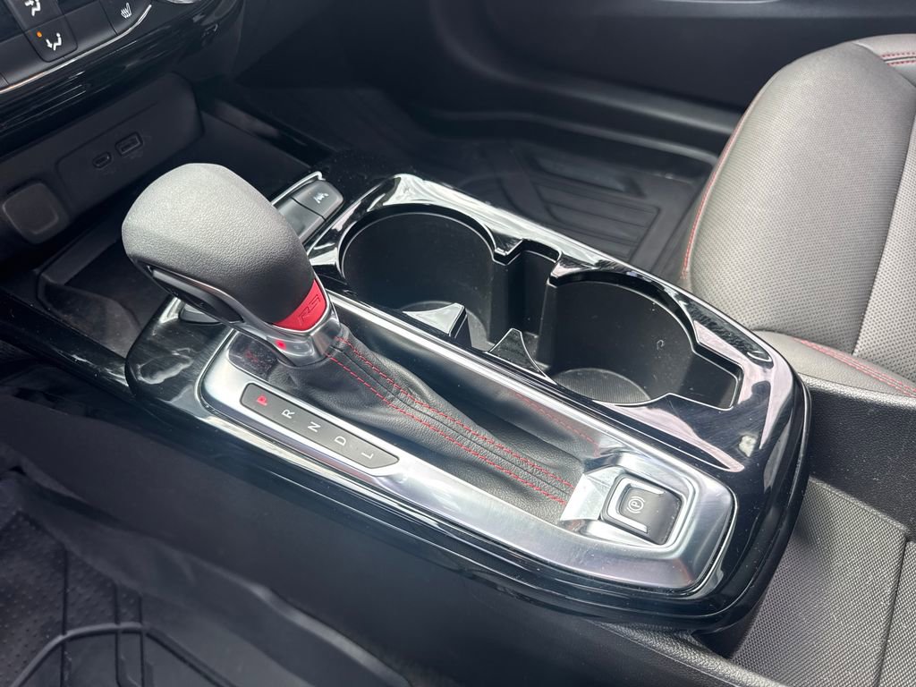 Used 2025 Chevrolet Trax RS w/ Sunroof Package FWD image 23