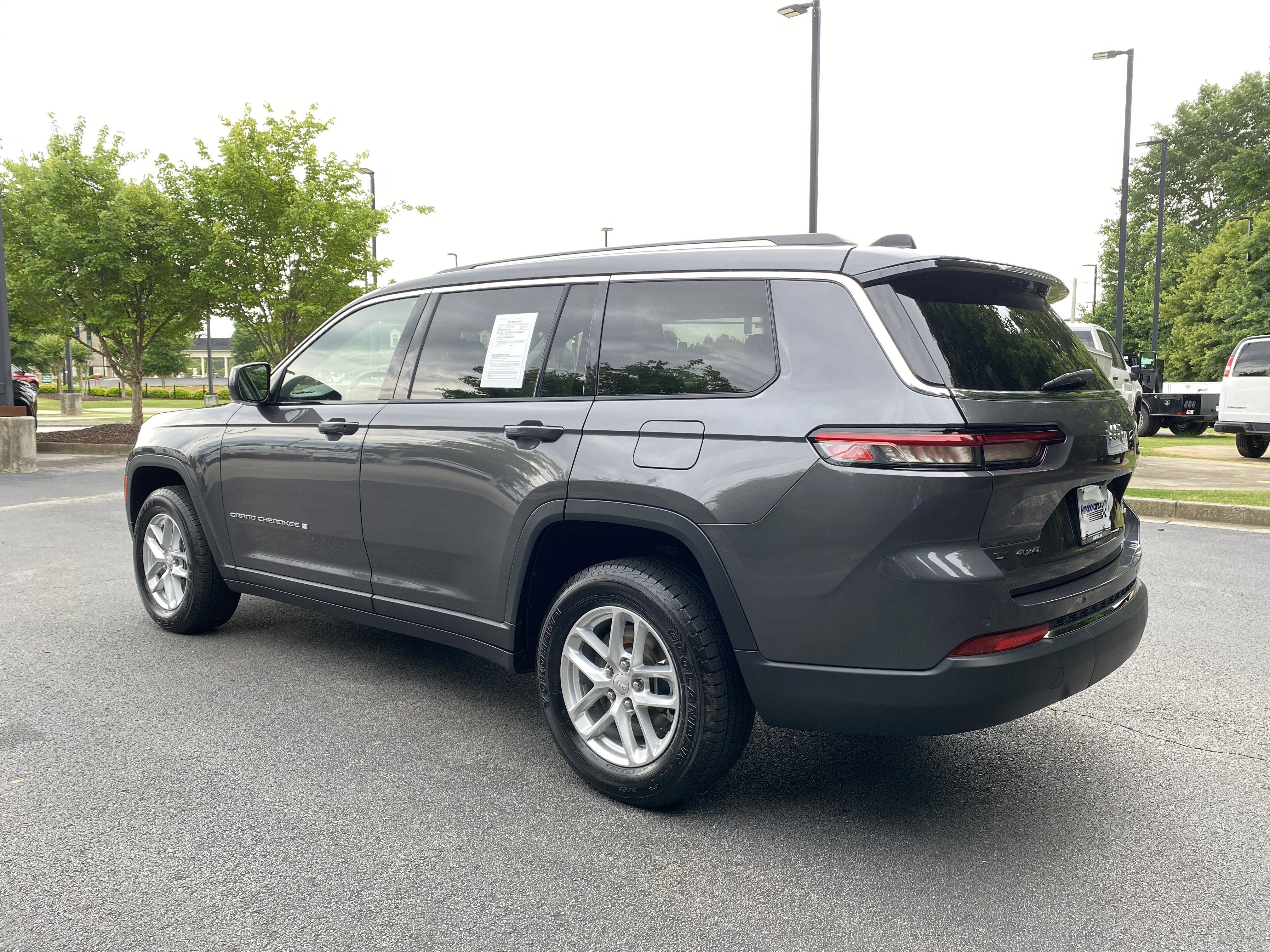 Used 2022 Jeep Grand Cherokee L Laredo w/ Luxury Tech Group I AWD/4WD image 7
