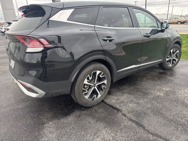 Used 2023 Kia Sportage EX image 3