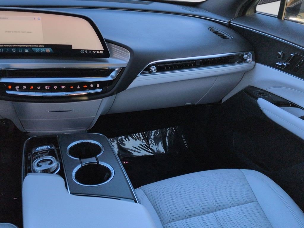 Certified 2024 Cadillac Lyriq Luxury AWD/4WD image 29