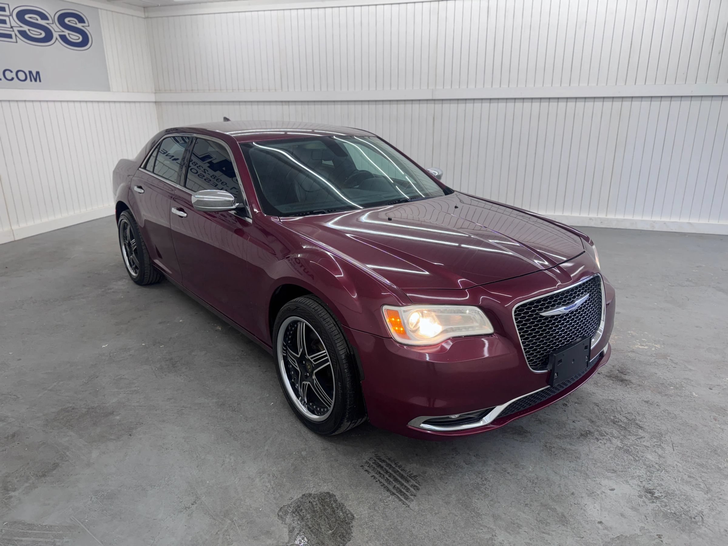 Used 2019 Chrysler 300 Limited AWD/4WD image 3