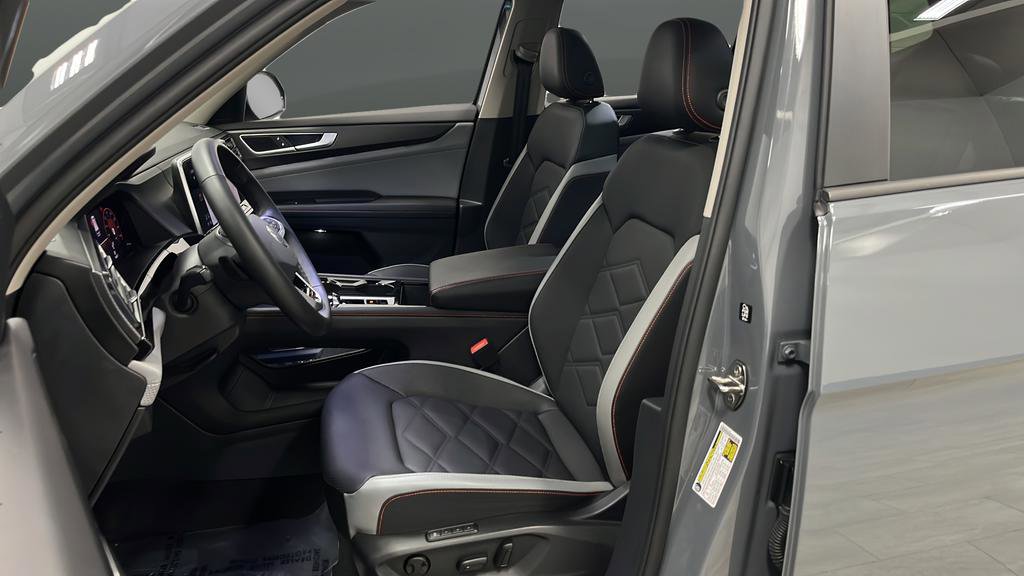 Used 2024 Volkswagen Atlas Peak Edition SEL image 9