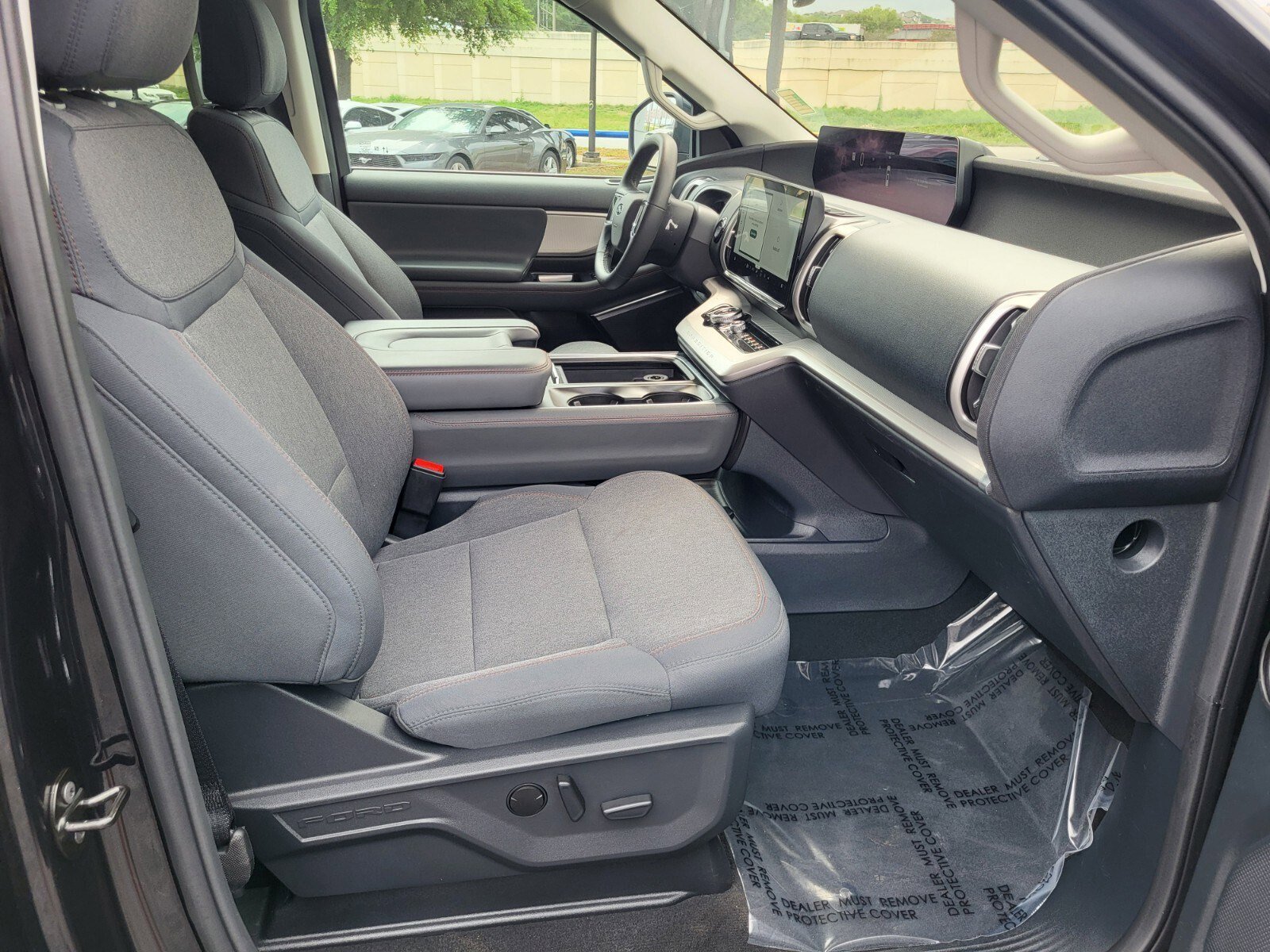 Certified 2025 Ford Expedition Active image 12