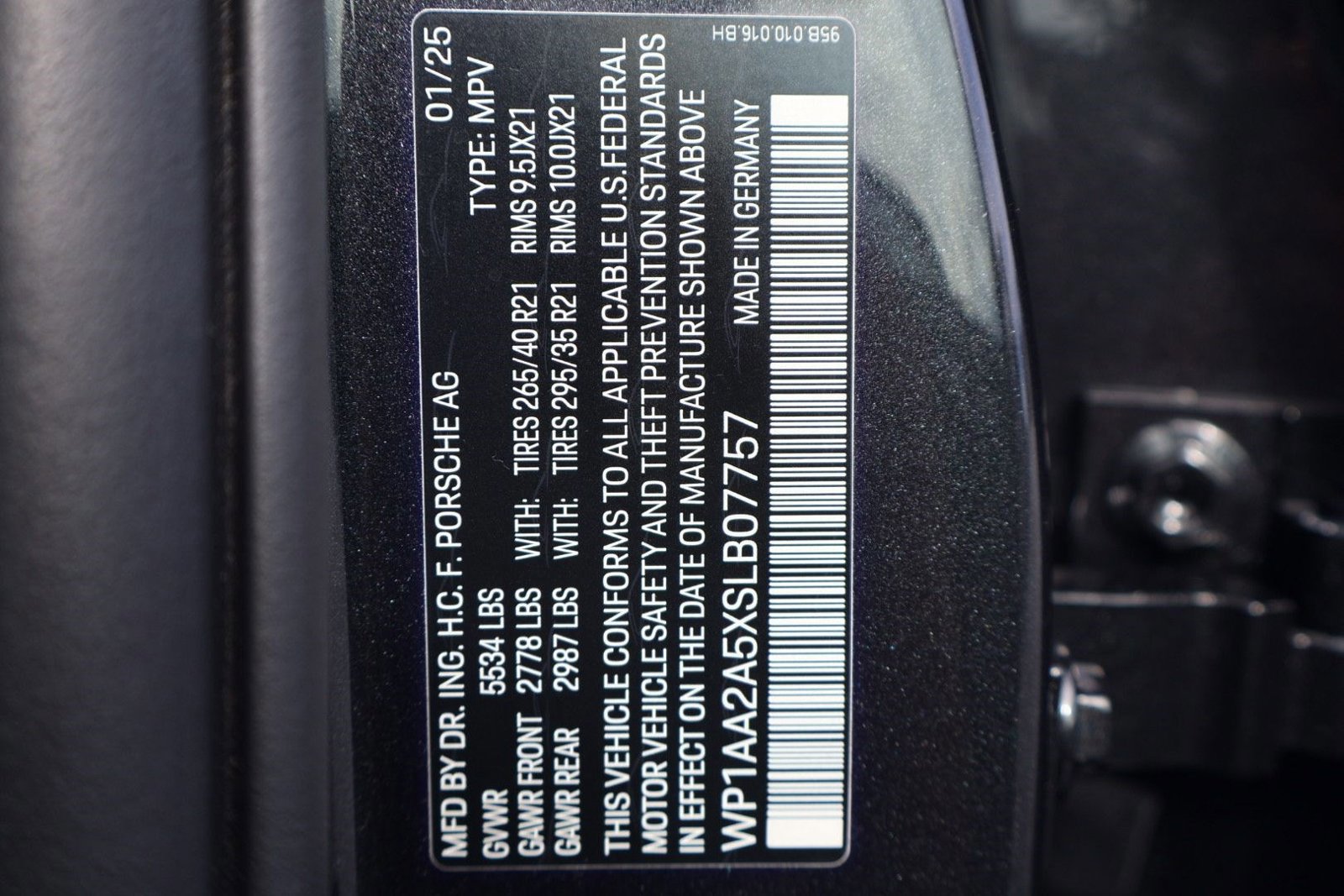 Certified 2025 Porsche Macan image 29