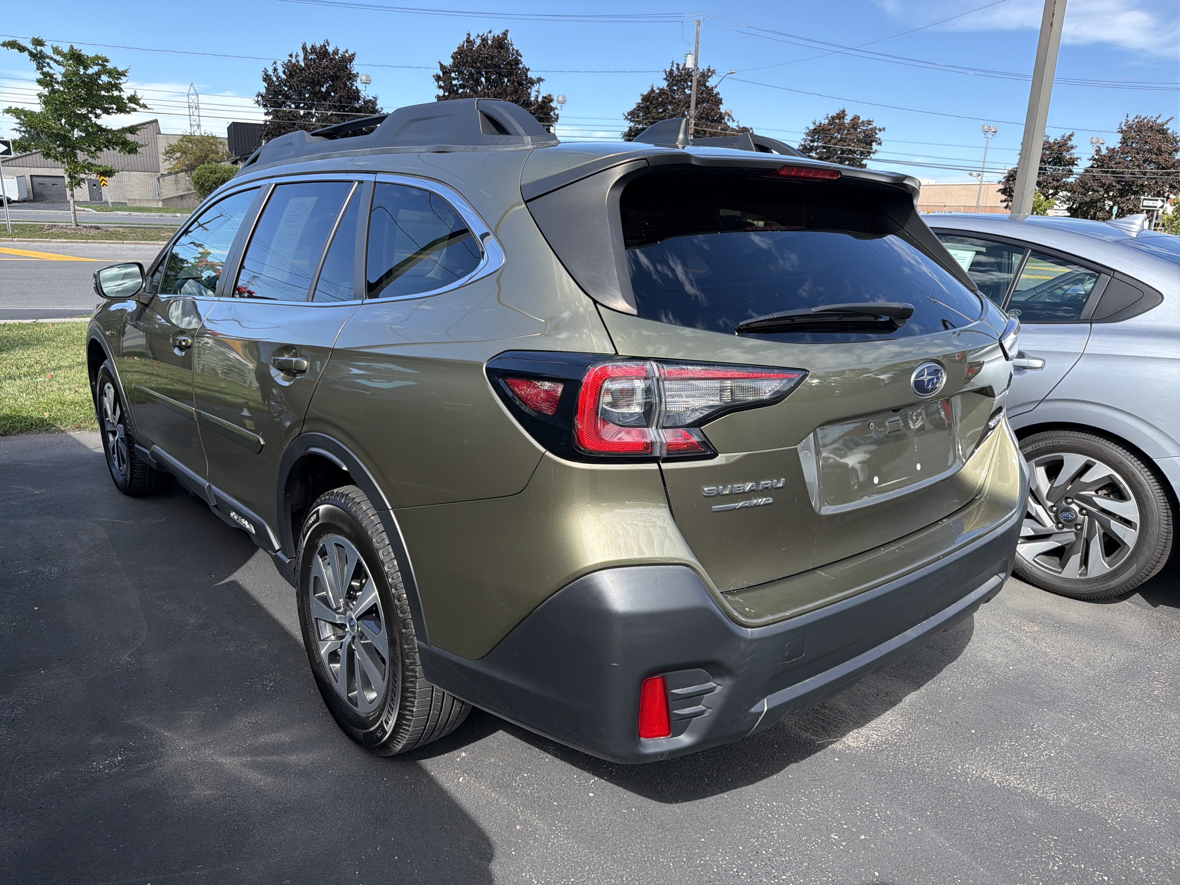 Used 2021 Subaru Outback Premium AWD/4WD image 5