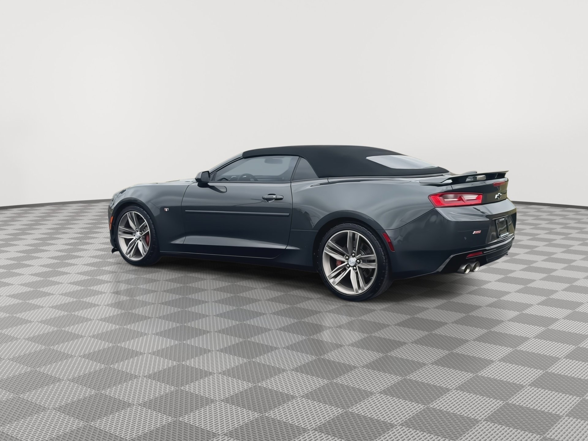 Used 2018 Chevrolet Camaro SS image 6