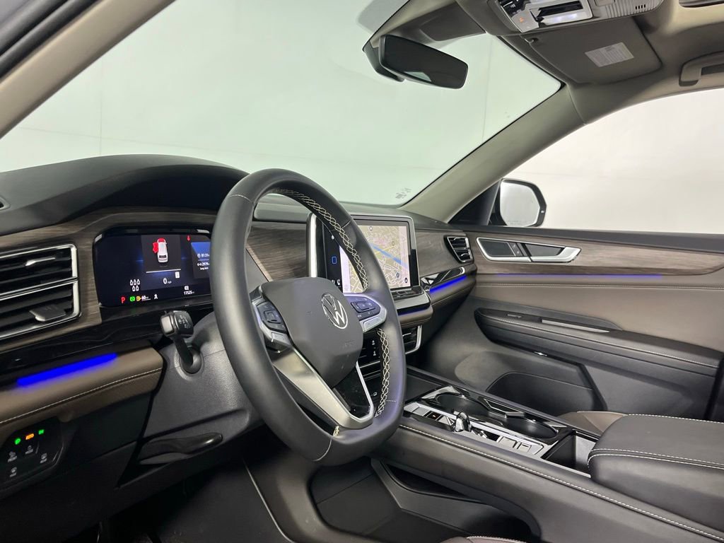 Used 2025 Volkswagen Atlas SEL image 28