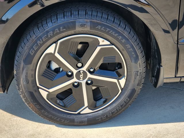 Certified 2024 Kia Niro FWD image 12