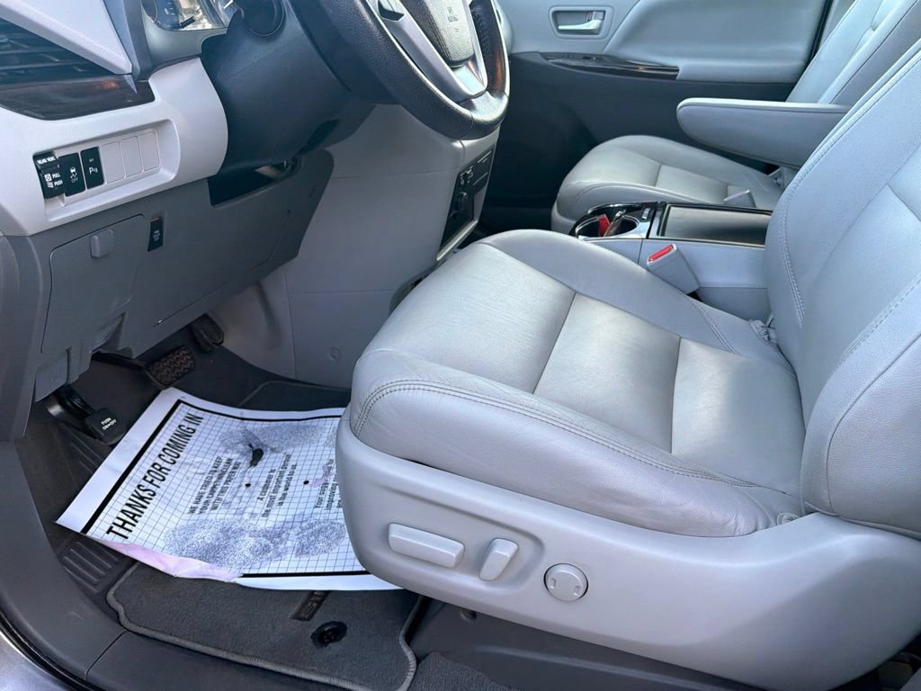 Used 2020 Toyota Sienna XLE w/ XLE Navigation Package AWD/4WD image 22