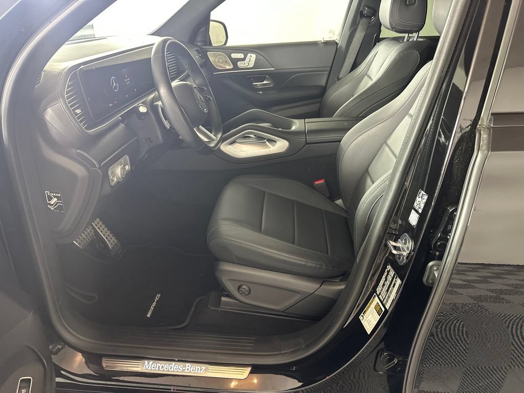 Used 2025 Mercedes-Benz GLS 450 4MATIC image 3