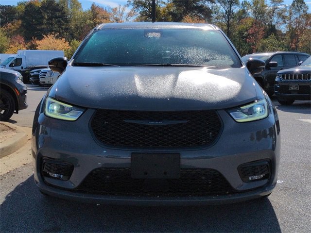 Used 2023 Chrysler Pacifica Limited w/ Uconnect Theater Family Group image 8