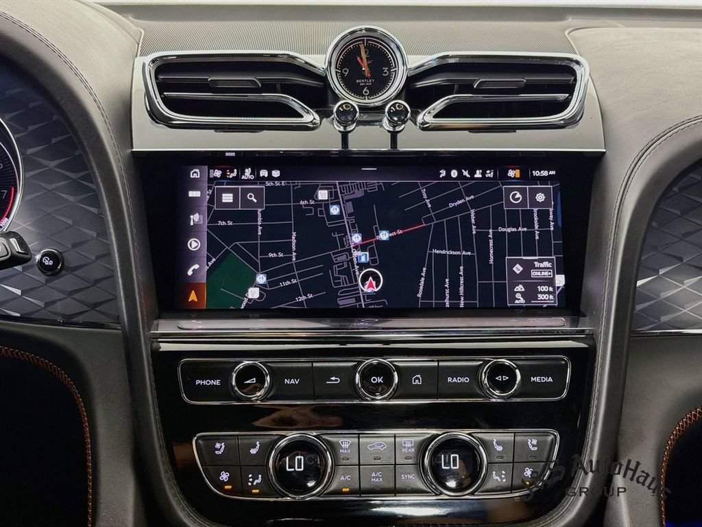 Used 2022 Bentley Bentayga AWD/4WD image 18