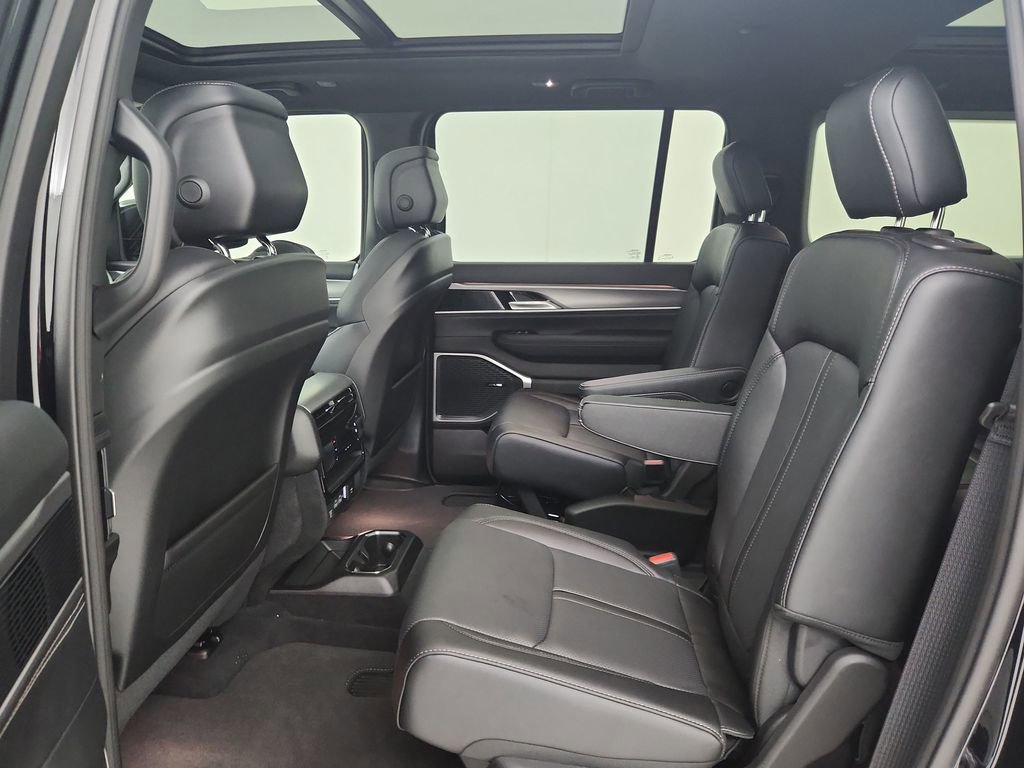 New 2025 Jeep Wagoneer L Series II image 32