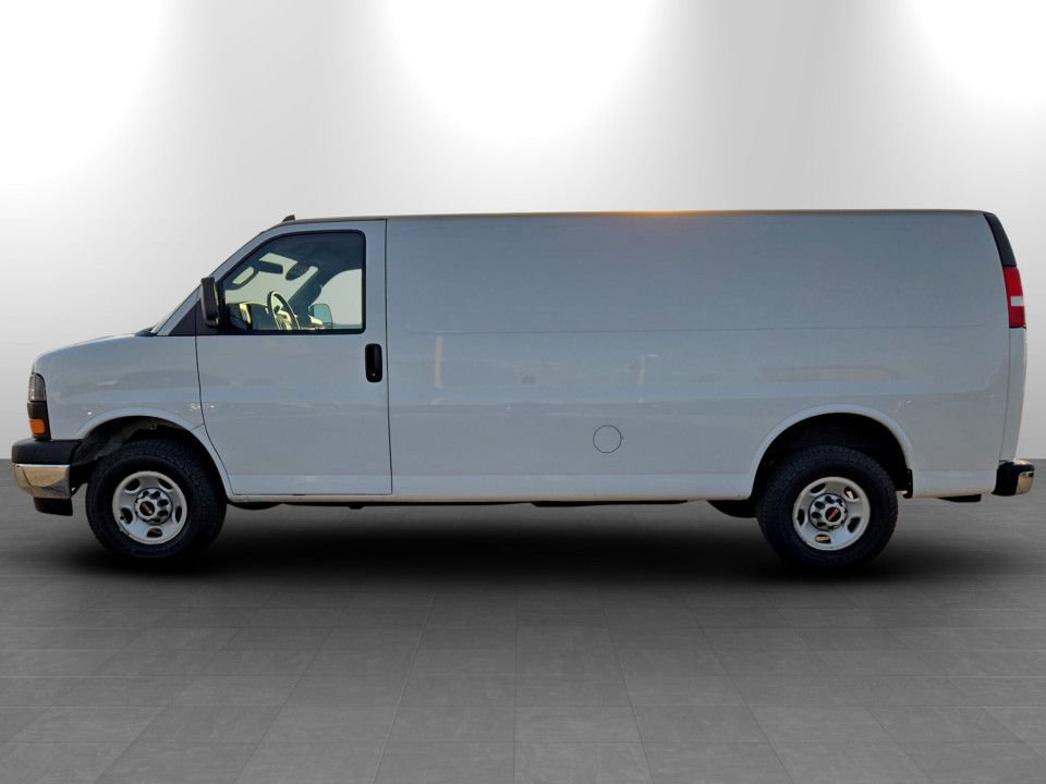 Used 2022 GMC Savana 3500 Extended w/ Driver Convenience Package RWD image 9