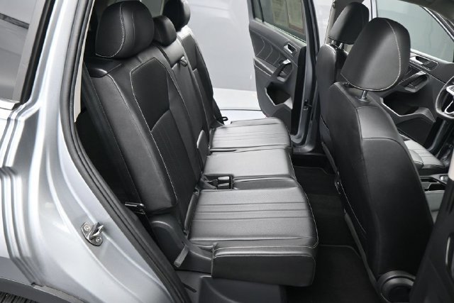 Used 2023 Volkswagen Tiguan SE FWD image 16