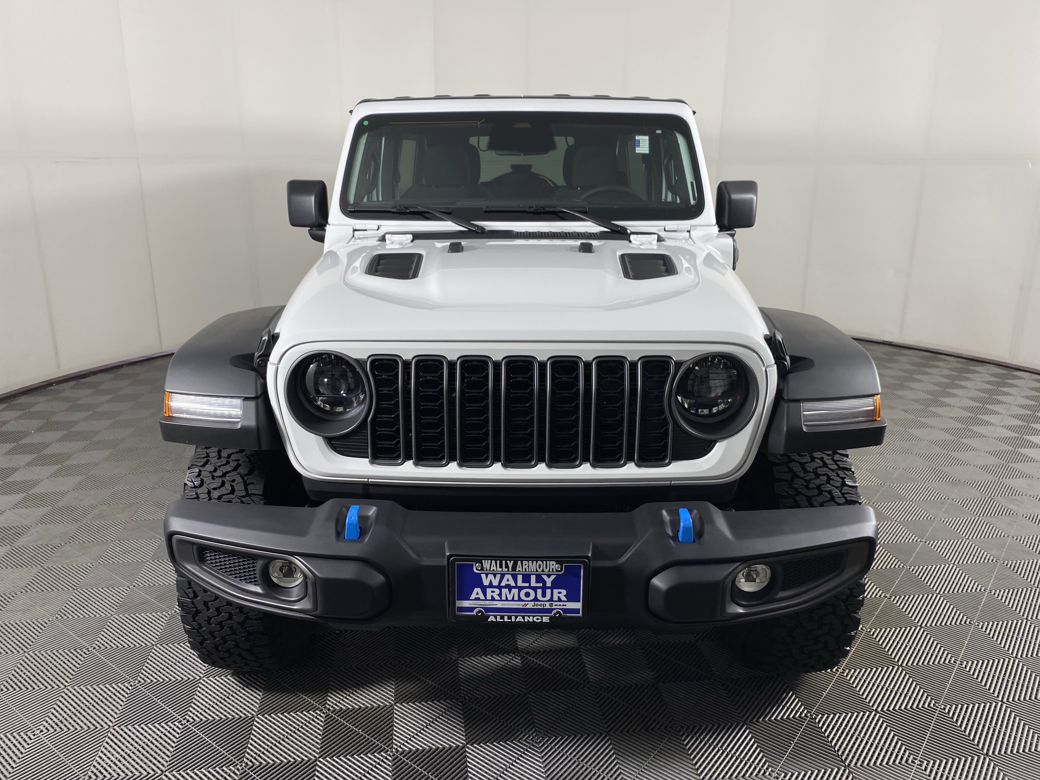 Used 2025 Jeep Wrangler Unlimited Rubicon 4xe w/ Convenience Group AWD/4WD image 12
