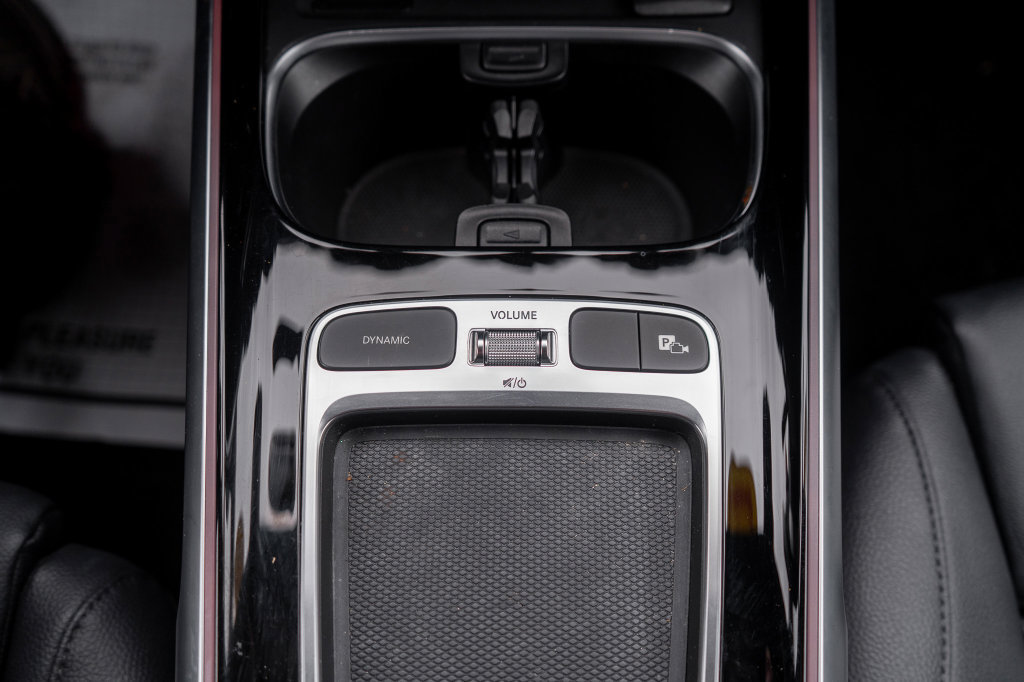 Used 2024 Mercedes-Benz GLB 250 4MATIC w/ Winter Heating Package image 27