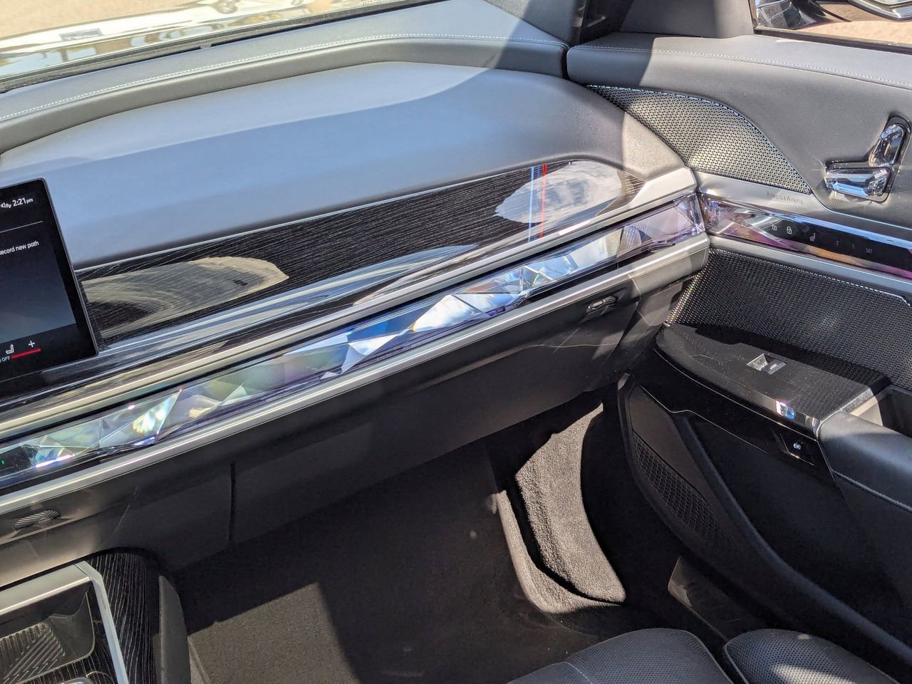 Used 2024 BMW 740i RWD image 18