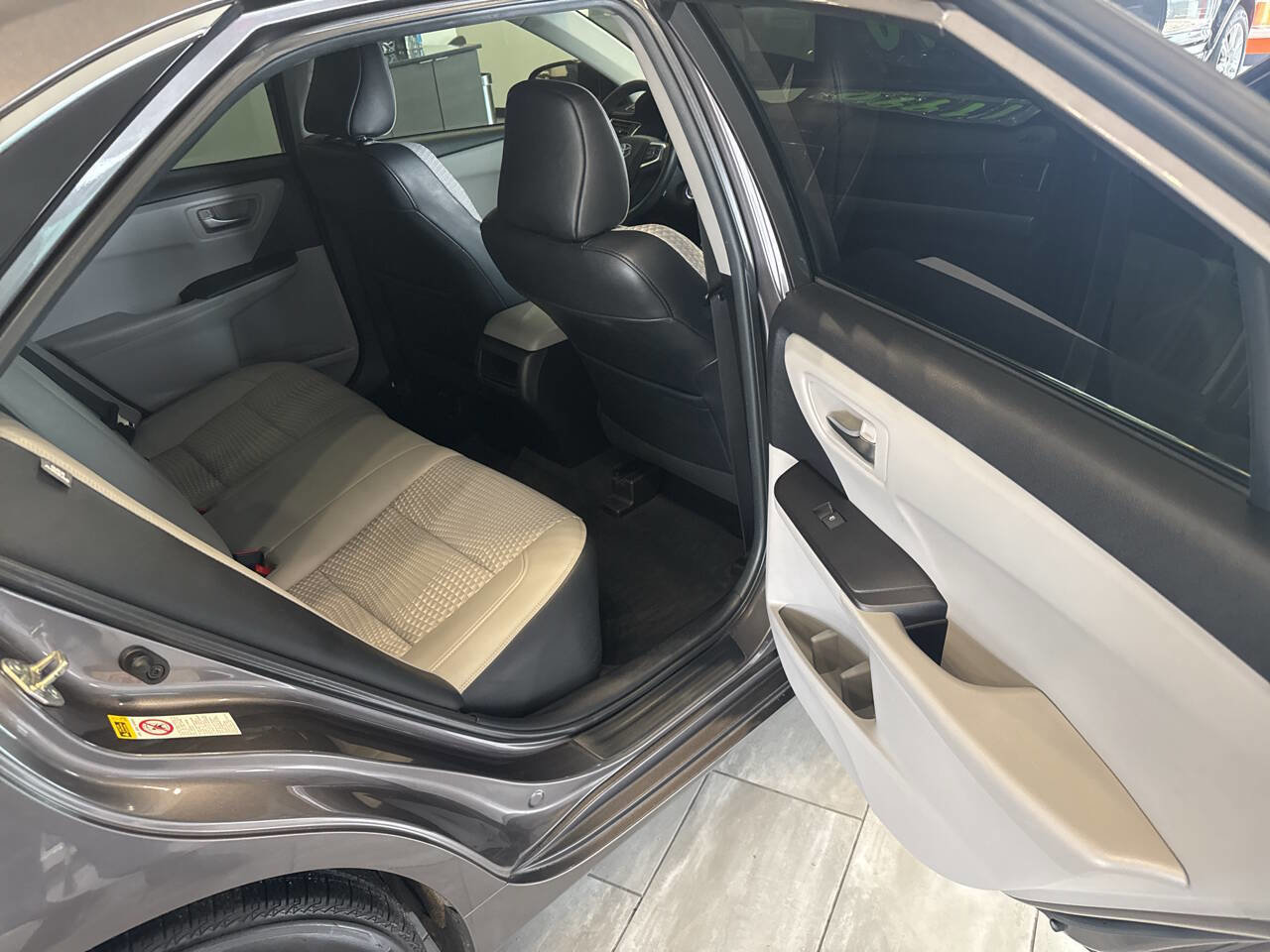 Used 2015 Toyota Camry SE image 22