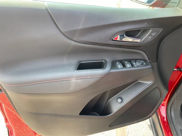 Used 2022 Chevrolet Equinox RS w/ LPO, Cargo Package FWD image 17