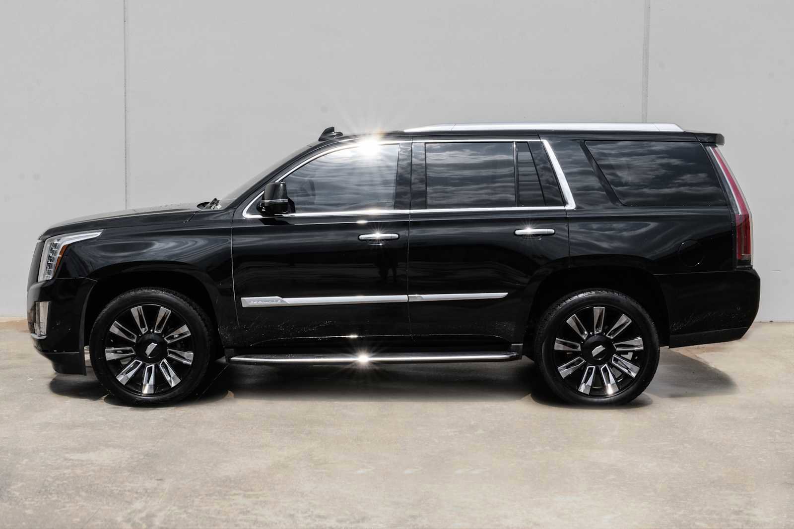 Used 2019 Cadillac Escalade Luxury image 11