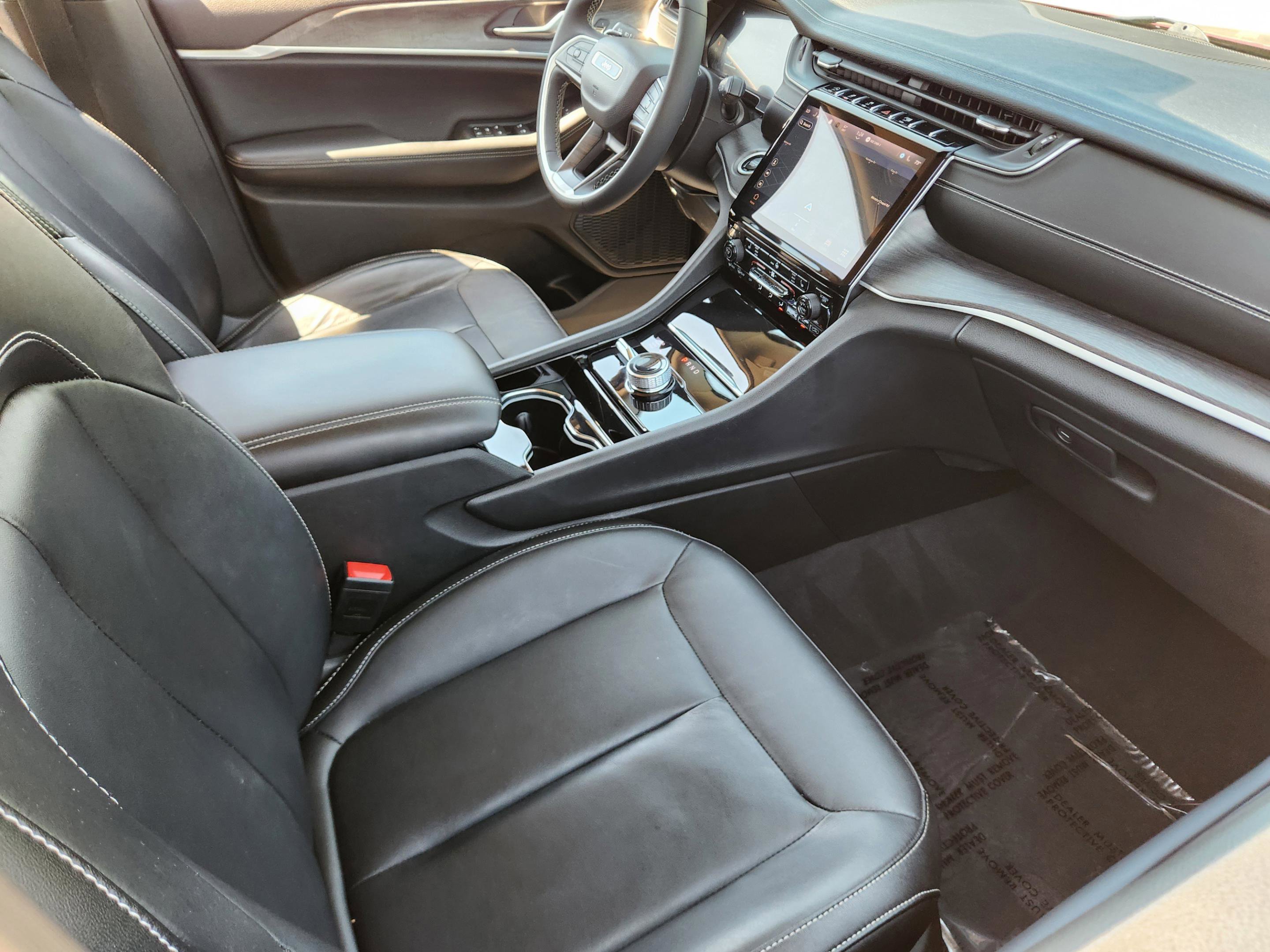 Used 2023 Jeep Grand Cherokee Limited w/ Black Appearance Package image 6