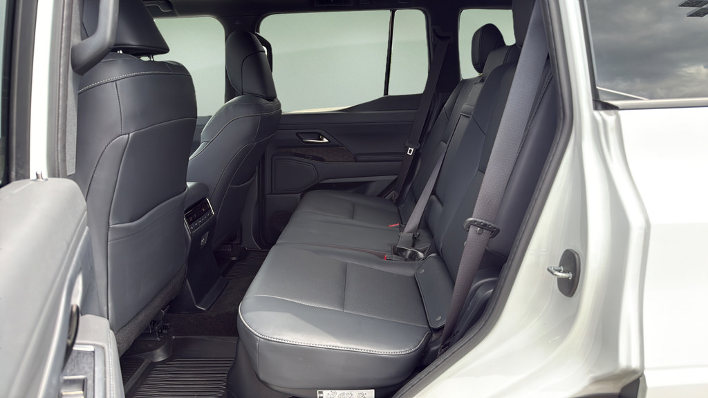 Certified 2025 Lexus GX 550 w/ Accessory Package (2T) AWD/4WD image 15