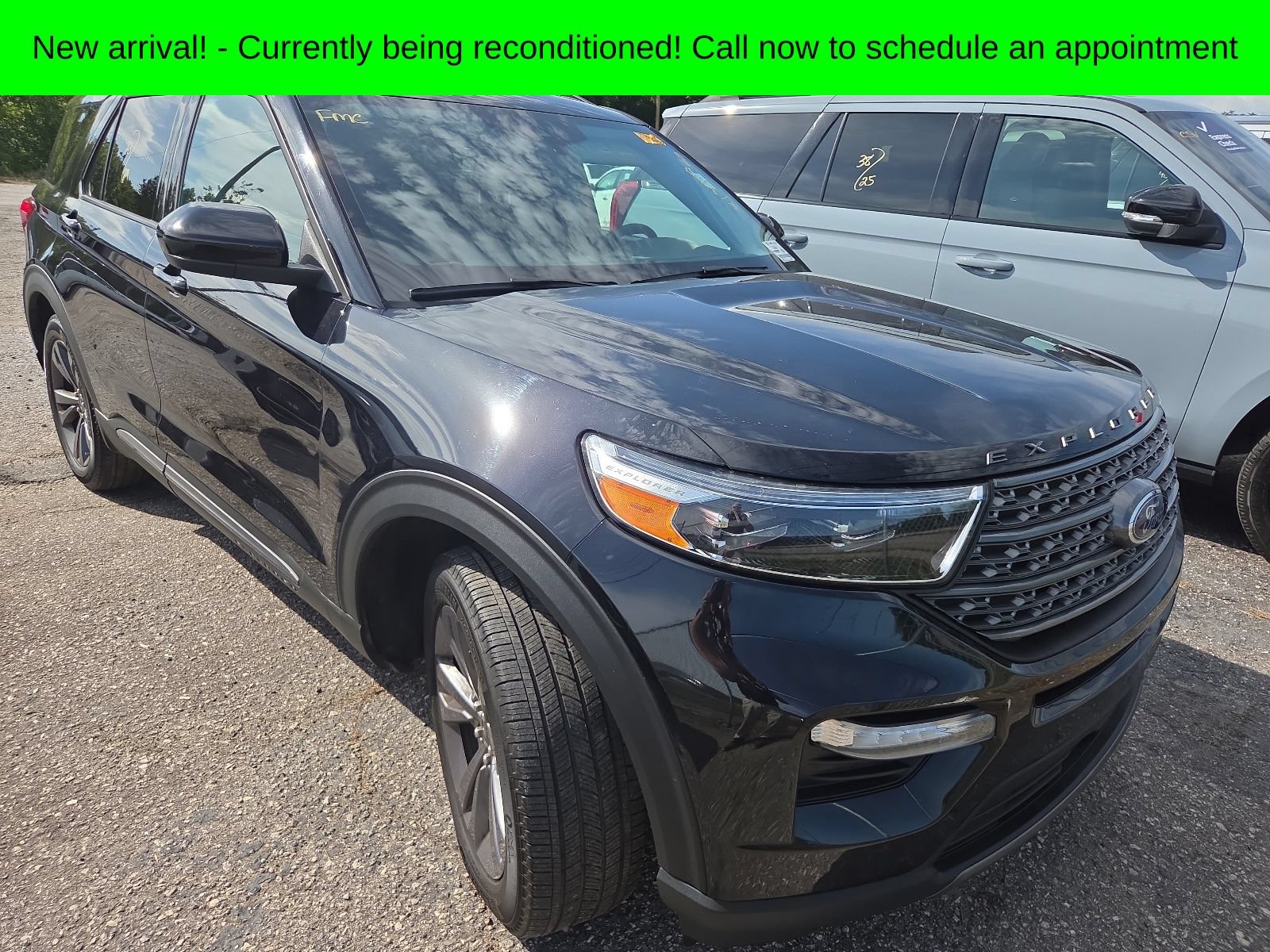 Used 2024 Ford Explorer XLT w/ Equipment Group 202A RWD image 2