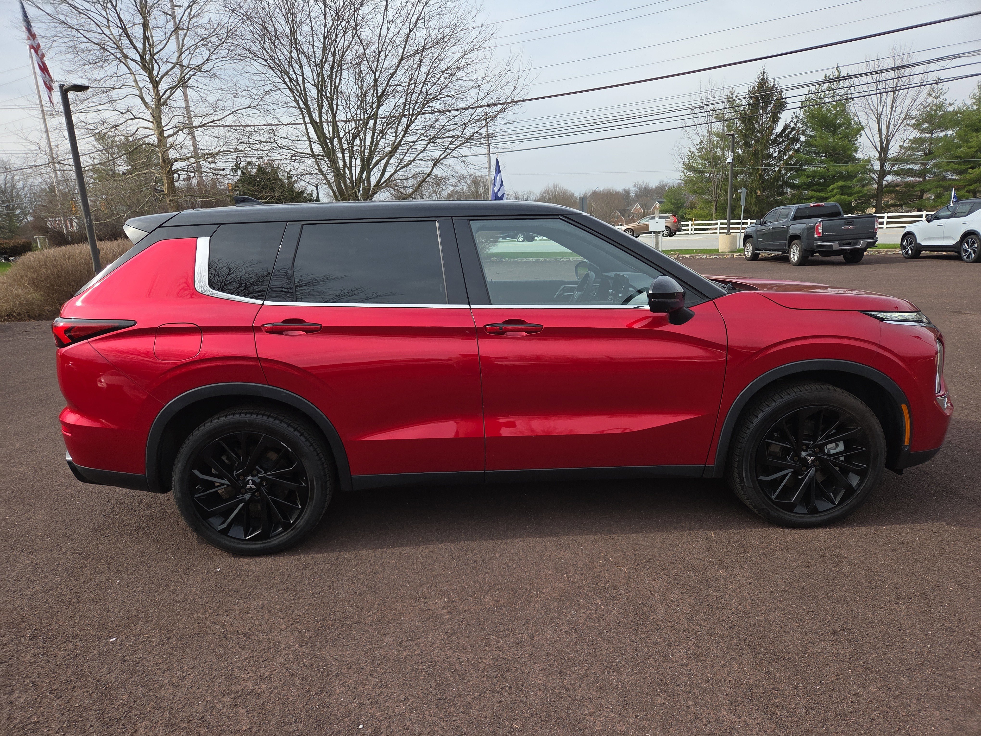 Used 2023 Mitsubishi Outlander SEL FWD image 2