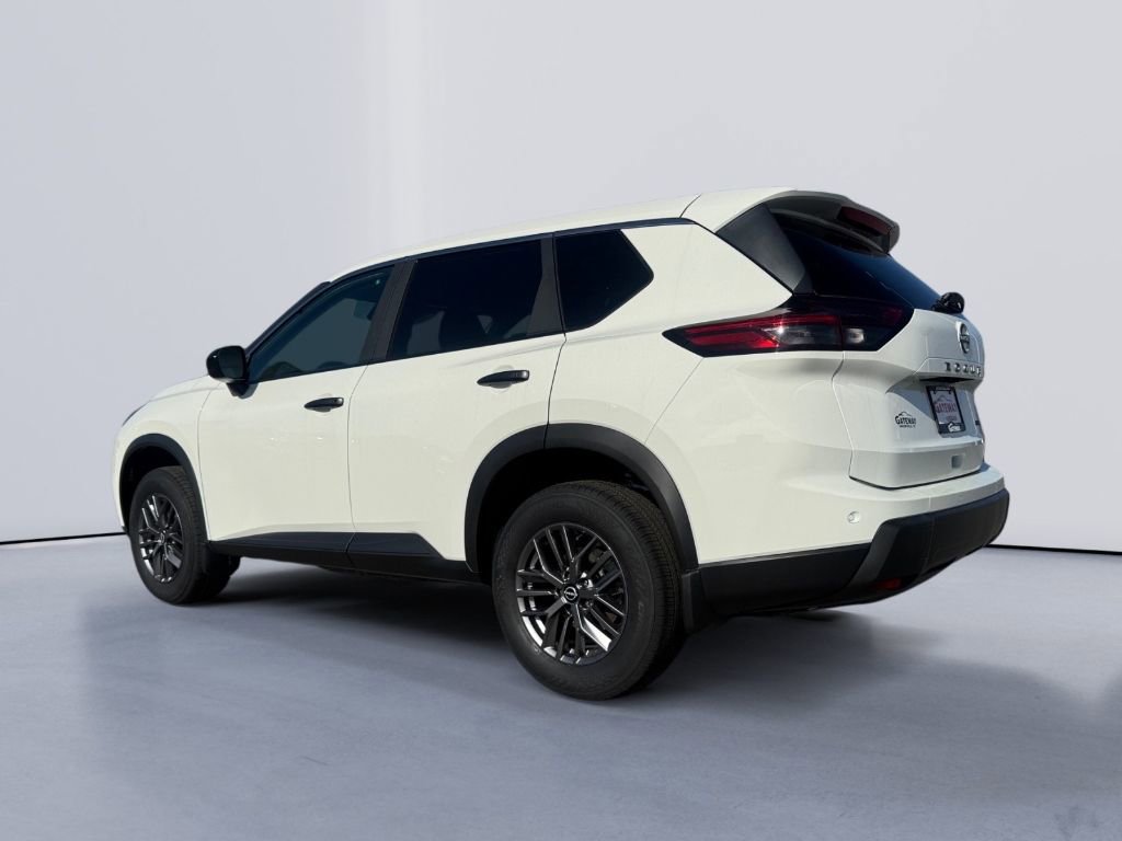 Used 2025 Nissan Rogue S image 3