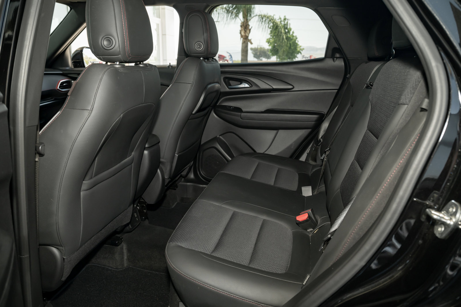 Used 2021 Chevrolet TrailBlazer RS w/ Sun and Liftgate Package image 39