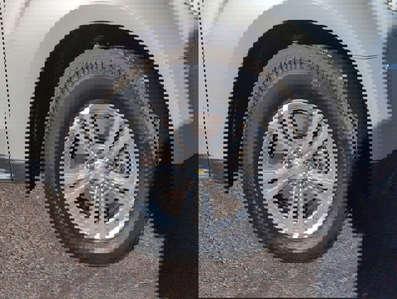 Used 2015 Chevrolet Equinox LT w/ Driver Convenience Package image 9