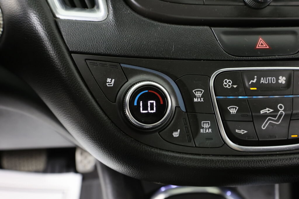 Used 2016 Chevrolet Malibu Premier FWD image 40