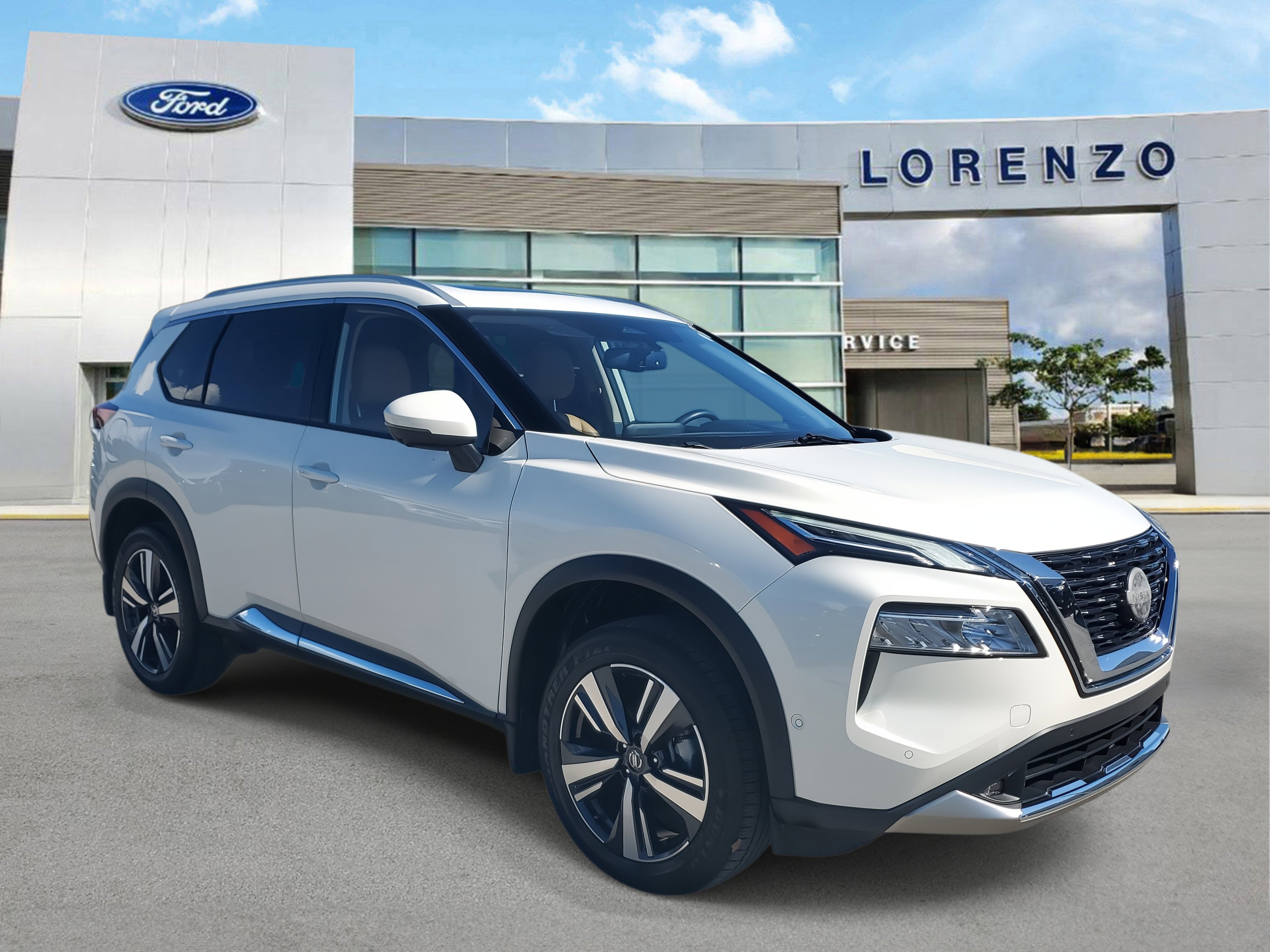 Used 2021 Nissan Rogue Platinum image 3