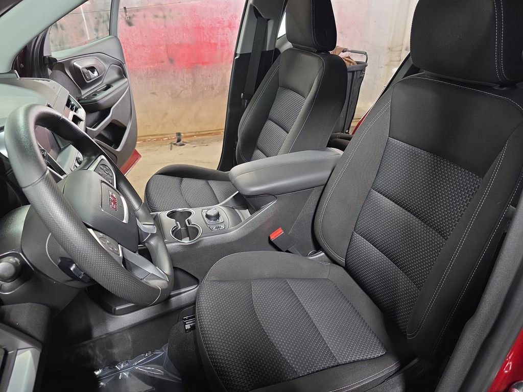 Used 2024 GMC Terrain SLE w/ Driver Convenience Package image 15