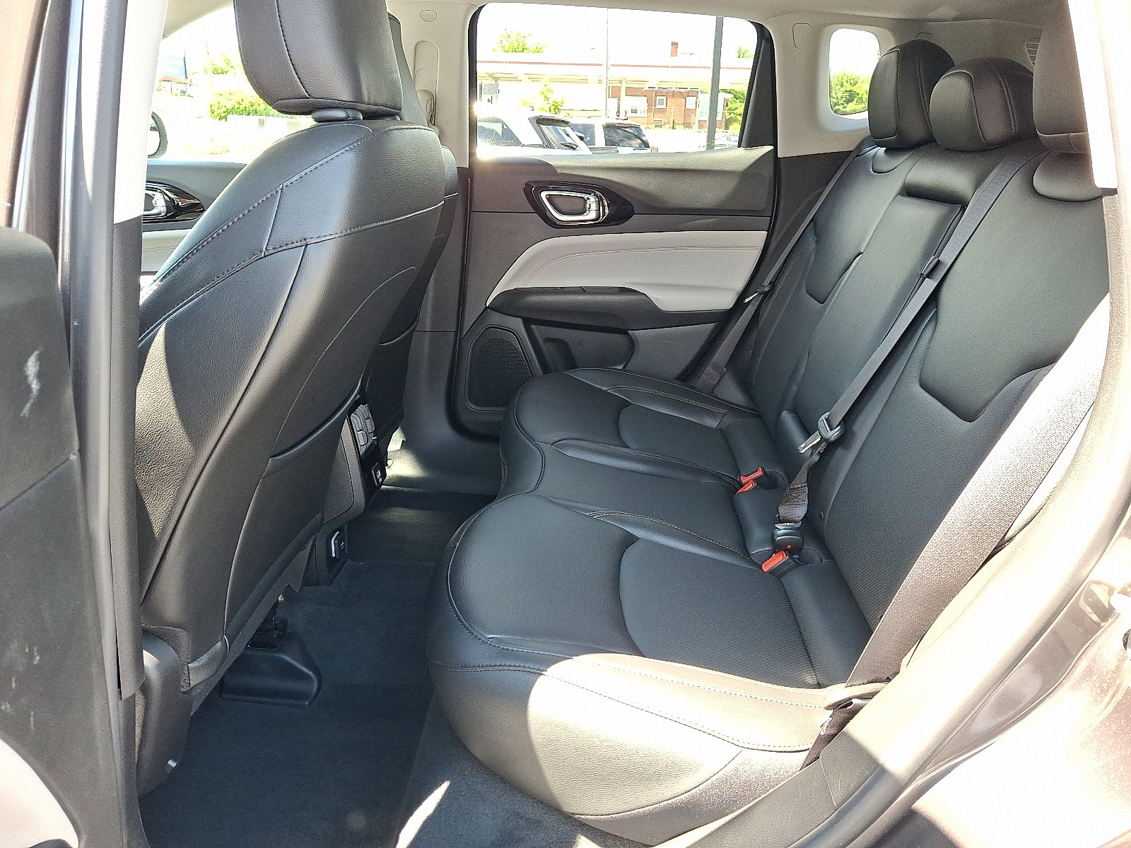 Used 2022 Jeep Compass Limited AWD/4WD image 12
