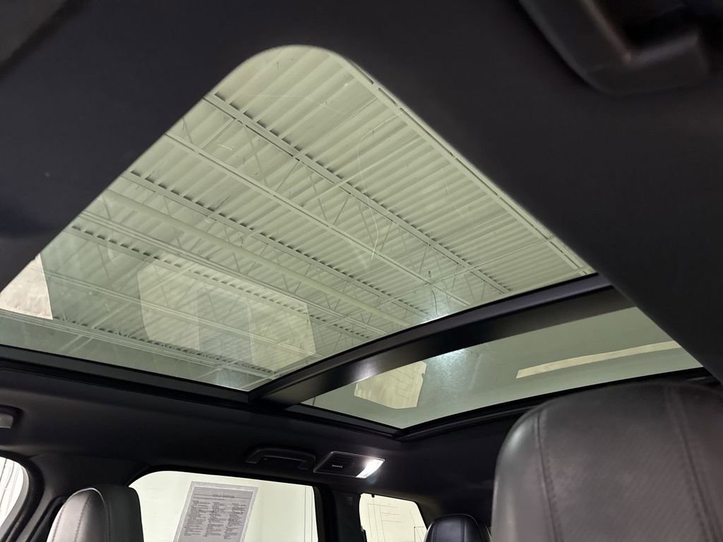 Used 2017 Land Rover Range Rover Sport SVR image 20