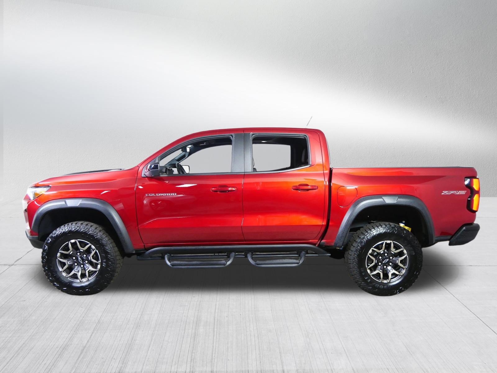 Used 2025 Chevrolet Colorado ZR2 w/ Technology Package AWD/4WD image 4