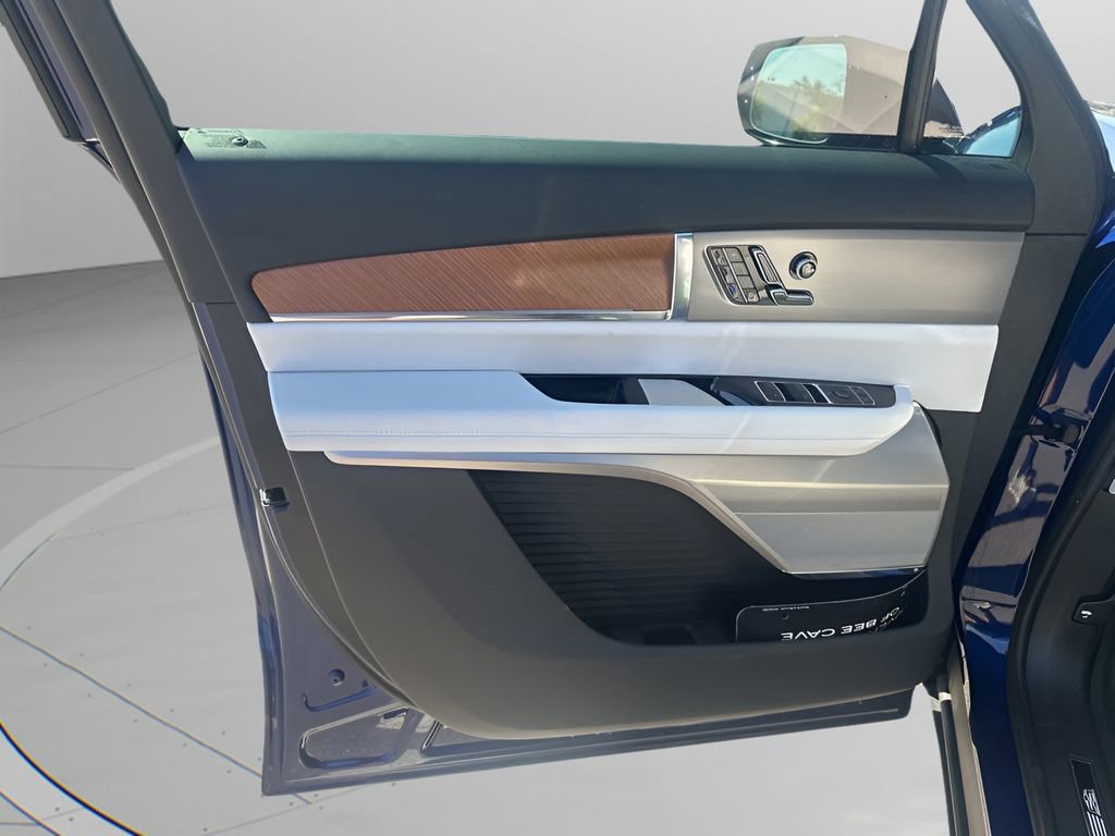 New 2026 Cadillac Vistiq Luxury w/ LPO, Floor Liner Package AWD/4WD image 25
