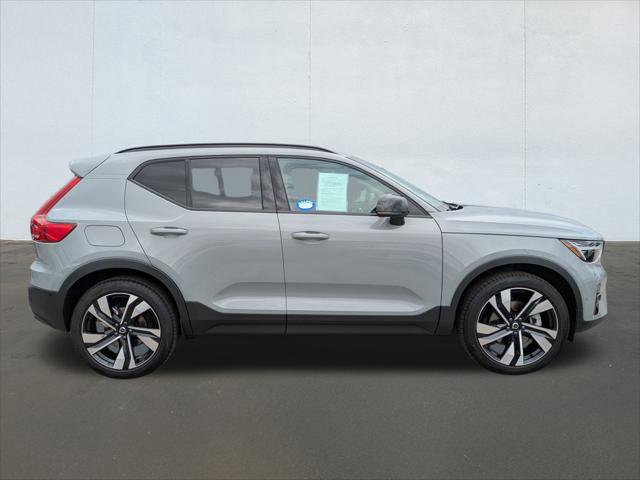 Used 2025 Volvo XC40 B5 Ultra w/ Climate Package image 6