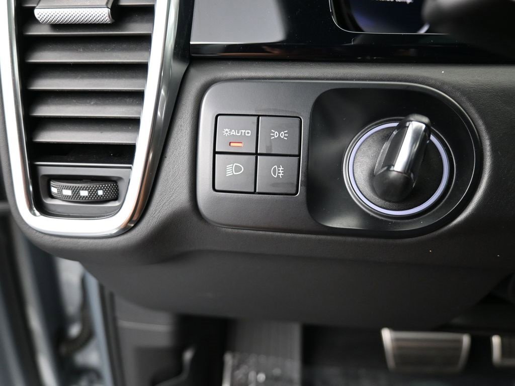 Used 2022 Porsche Cayenne Turbo image 19