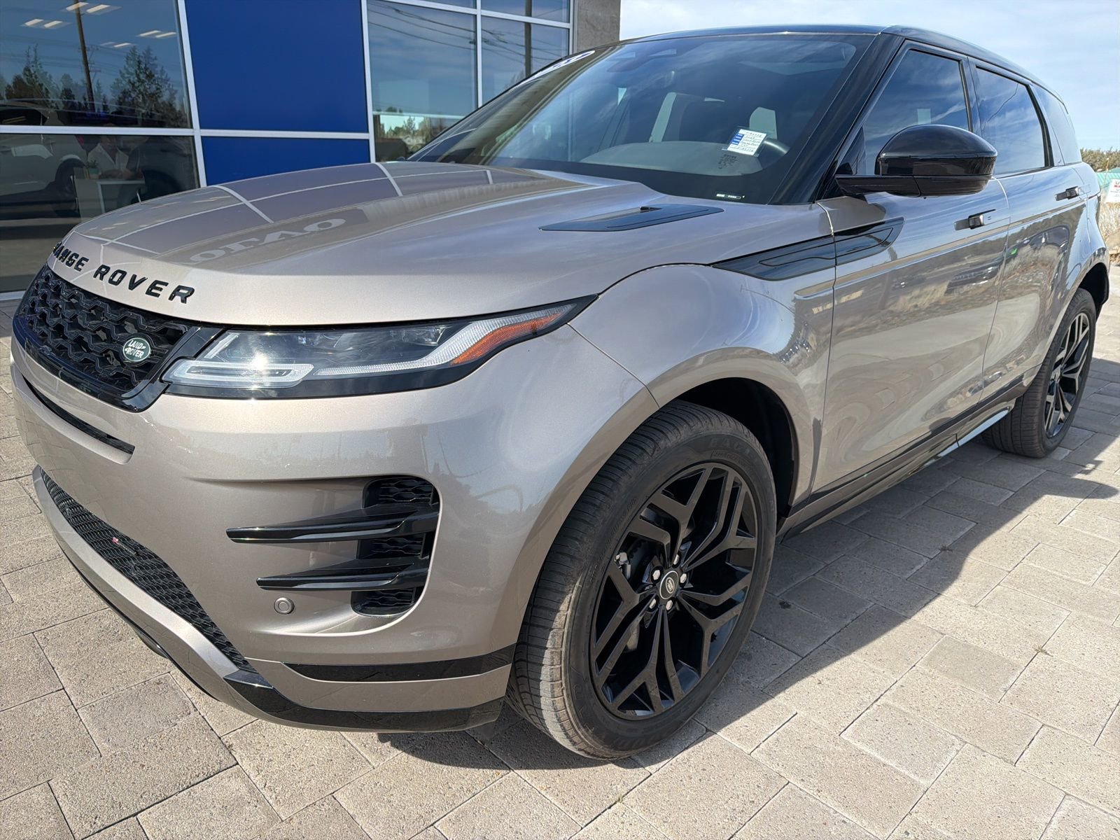 Used 2023 Land Rover Range Rover Evoque R-Dynamic SE image 4