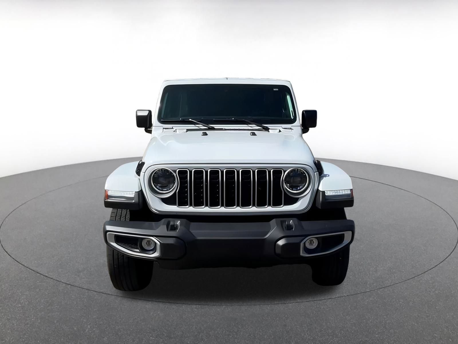 Used 2025 Jeep Wrangler Sahara image 4