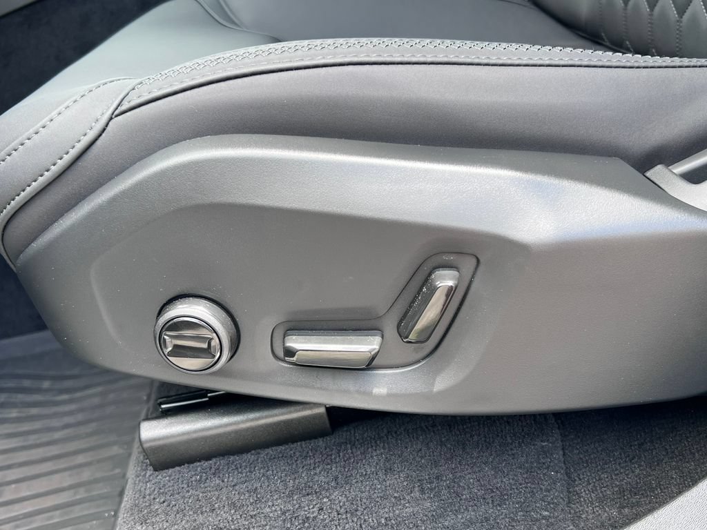 New 2026 Volvo XC90 B6 Plus w/ Protection Package Premier AWD/4WD image 15