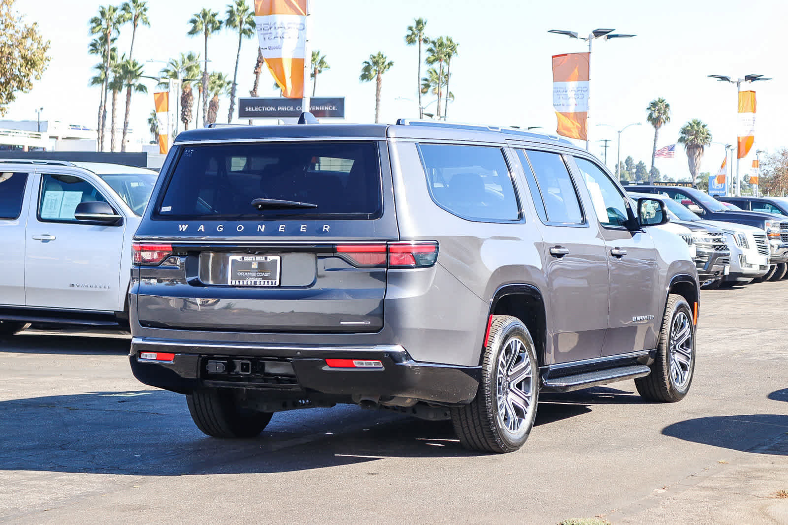 Used 2024 Jeep Wagoneer L Series II RWD image 4